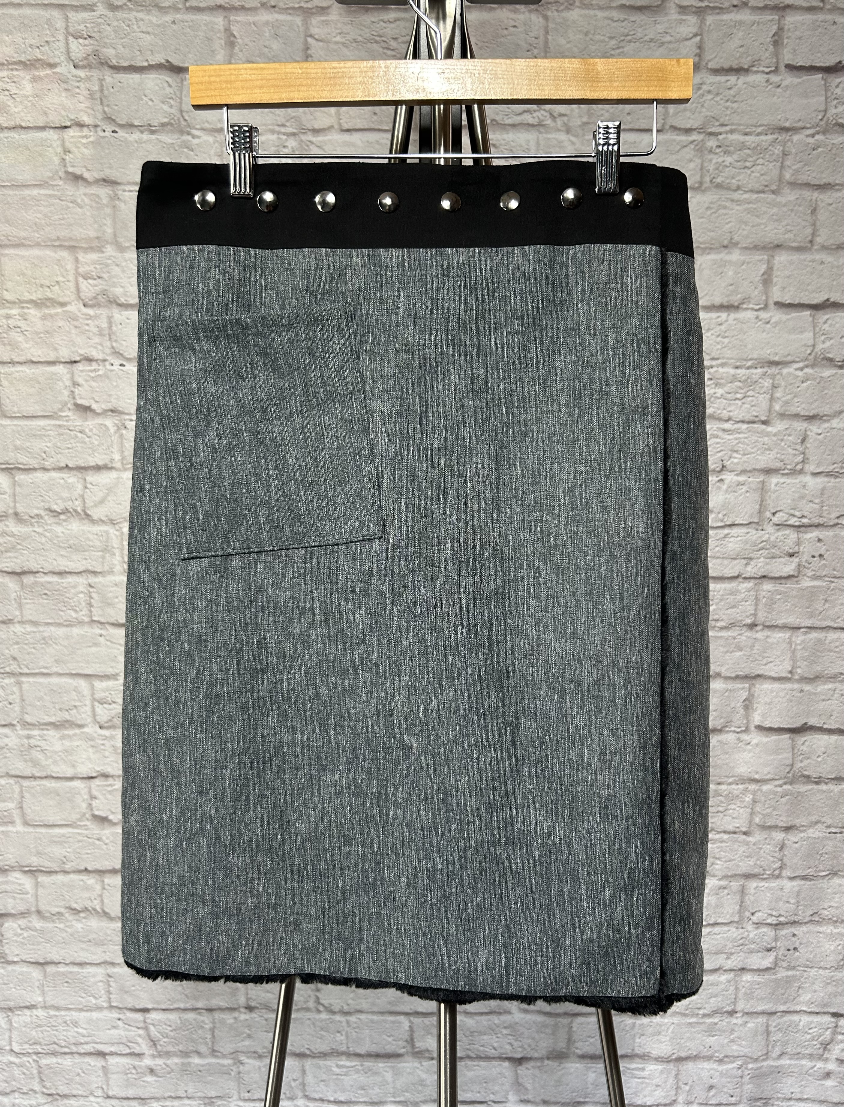 Mid-Length Winter TopSkirt XLG/DARTS: Gabrielle